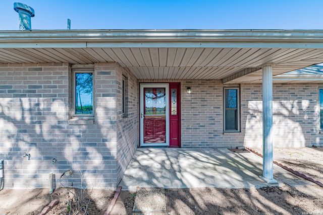 491 State Highway 97, Floresville, TX 78114