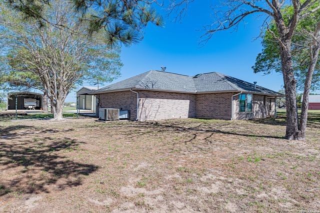491 State Highway 97, Floresville, TX 78114