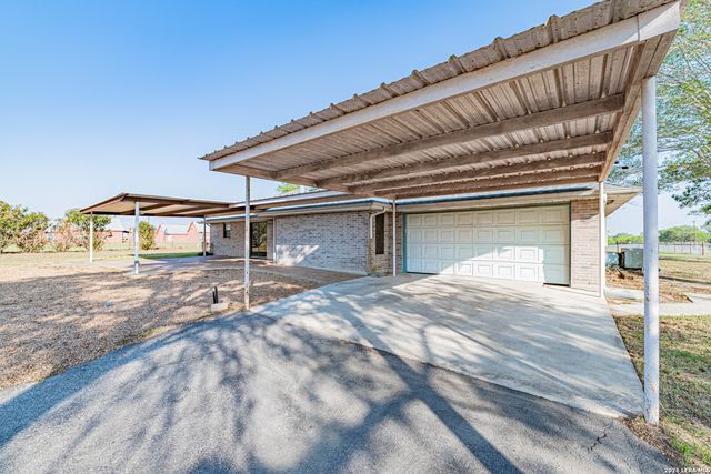 491 State Highway 97, Floresville, TX 78114