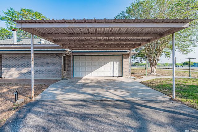 491 State Highway 97, Floresville, TX 78114