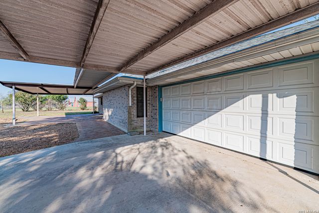 491 State Highway 97, Floresville, TX 78114