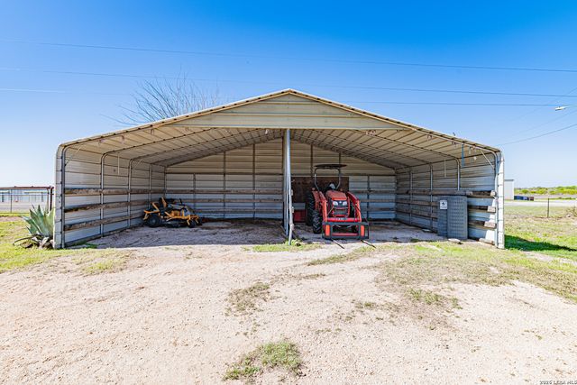 491 State Highway 97, Floresville, TX 78114