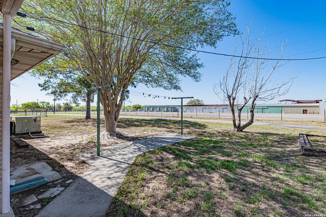 491 State Highway 97, Floresville, TX 78114