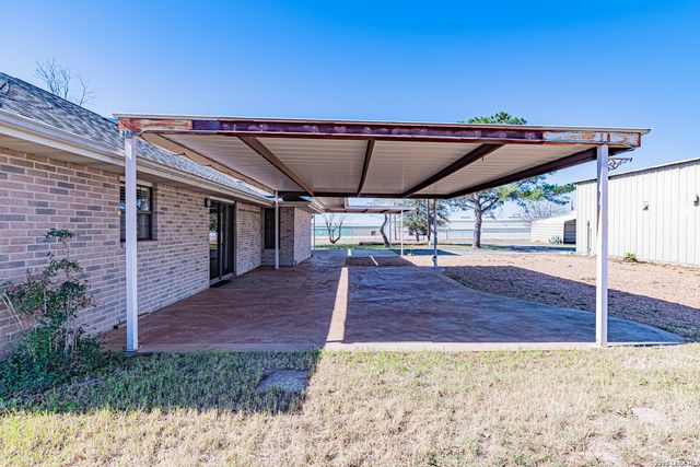 491 State Highway 97, Floresville, TX 78114