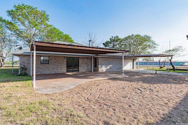 491 State Highway 97, Floresville, TX 78114