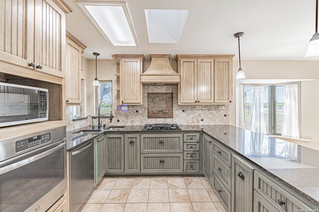 491 State Highway 97, Floresville, TX 78114