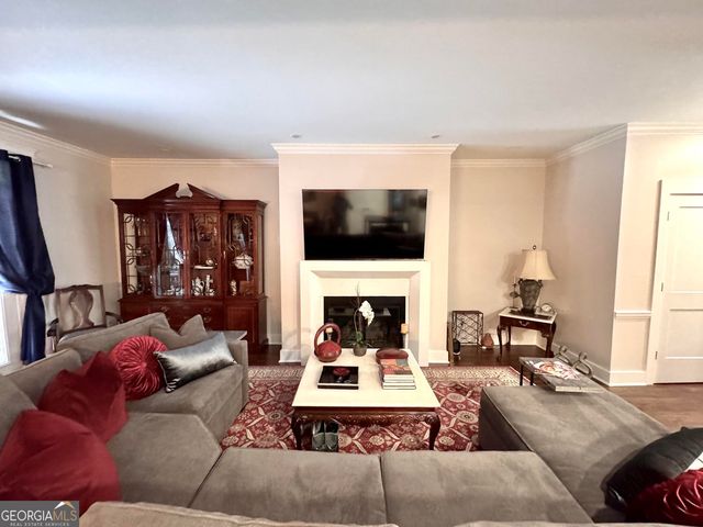 17 Willow Glen NE, Atlanta, GA 30342