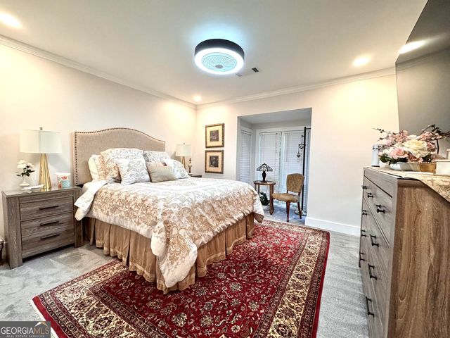 17 Willow Glen NE, Atlanta, GA 30342