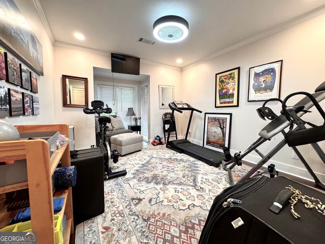17 Willow Glen NE, Atlanta, GA 30342