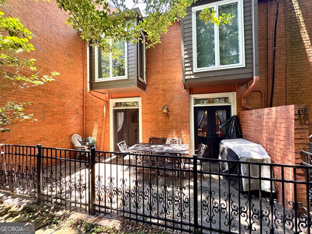 17 Willow Glen NE, Atlanta, GA 30342