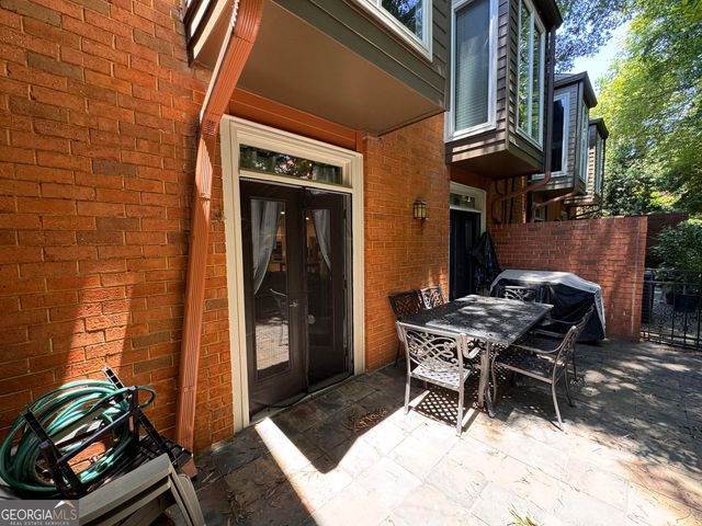 17 Willow Glen NE, Atlanta, GA 30342