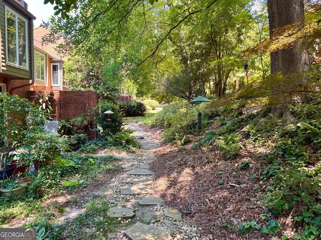 17 Willow Glen NE, Atlanta, GA 30342