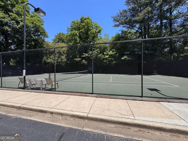 17 Willow Glen NE, Atlanta, GA 30342