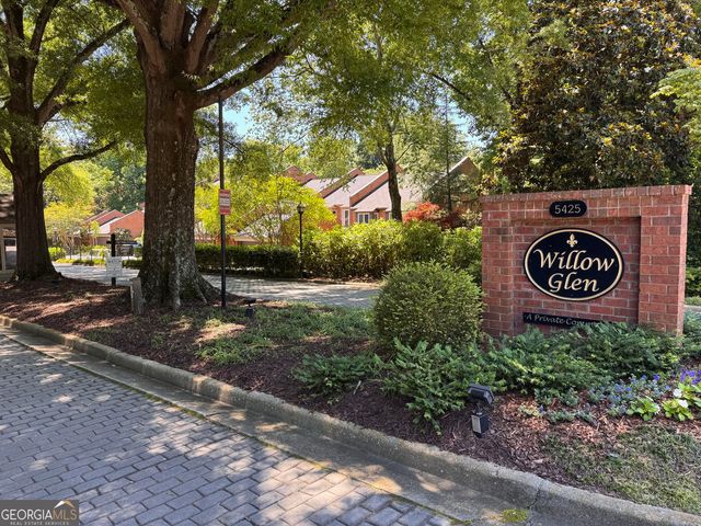 17 Willow Glen NE, Atlanta, GA 30342