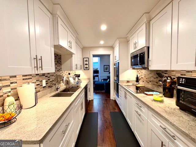 17 Willow Glen NE, Atlanta, GA 30342