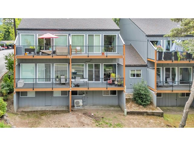 4 TOUCHSTONE 62, Lake Oswego, OR 97035