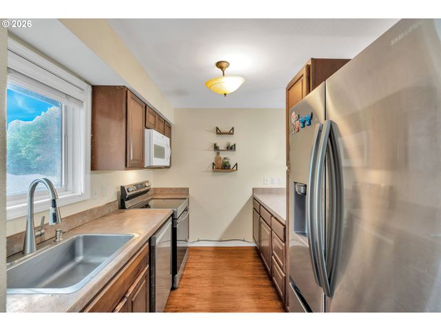 4 TOUCHSTONE 62, Lake Oswego, OR 97035