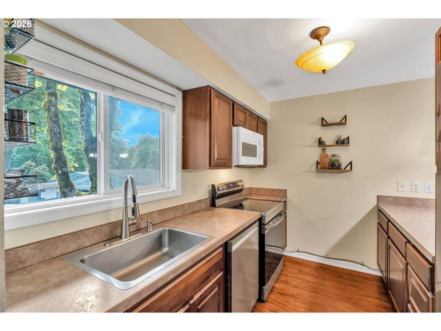 4 TOUCHSTONE 62, Lake Oswego, OR 97035