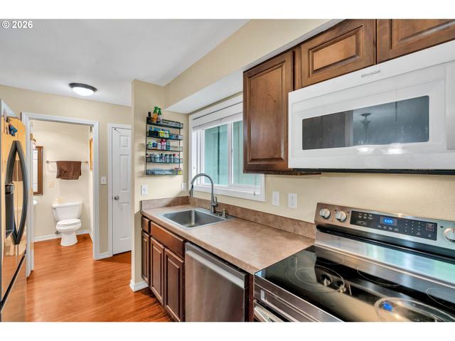 4 TOUCHSTONE 62, Lake Oswego, OR 97035