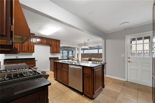 43 Hickory Hill SW Drive, Cartersville, GA 30120