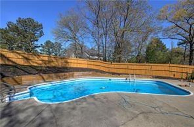 43 Hickory Hill SW Drive, Cartersville, GA 30120