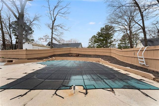 43 Hickory Hill SW Drive, Cartersville, GA 30120