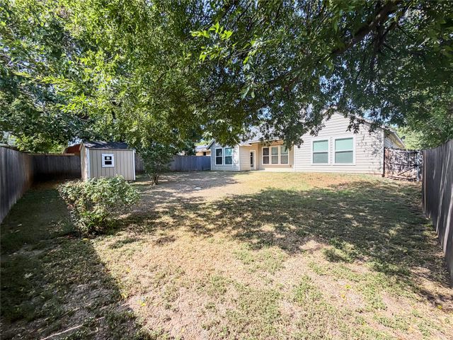 402 N Trinity Street, Decatur, TX 76234