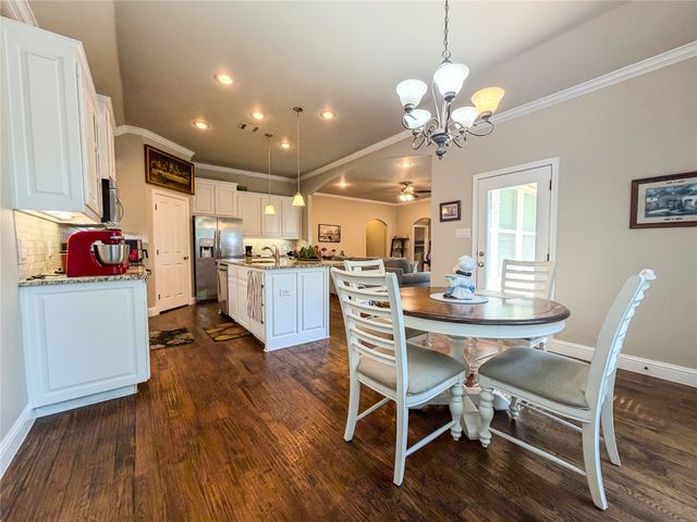 402 N Trinity Street, Decatur, TX 76234