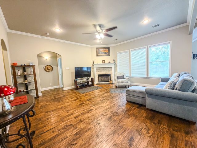 402 N Trinity Street, Decatur, TX 76234