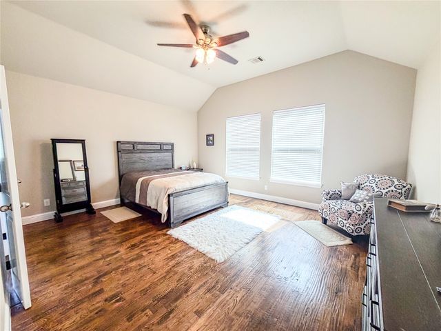 402 N Trinity Street, Decatur, TX 76234