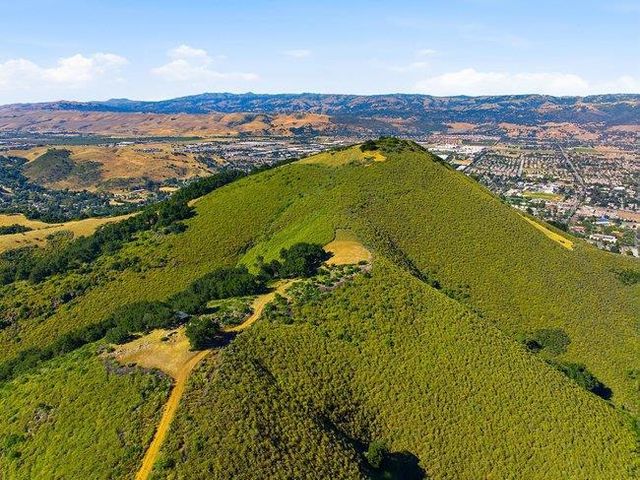 2328 Dahlberg Drive, Morgan Hill, CA 95037