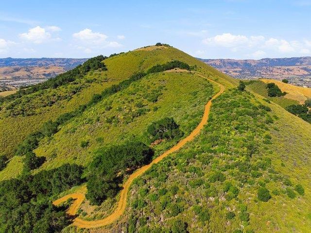 2328 Dahlberg Drive, Morgan Hill, CA 95037