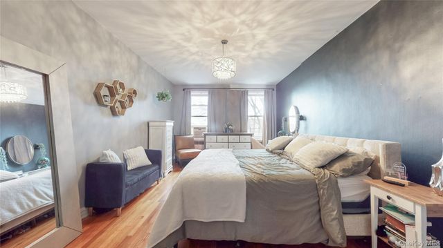 118-11 84th Avenue 301, Kew Gardens, NY 11415