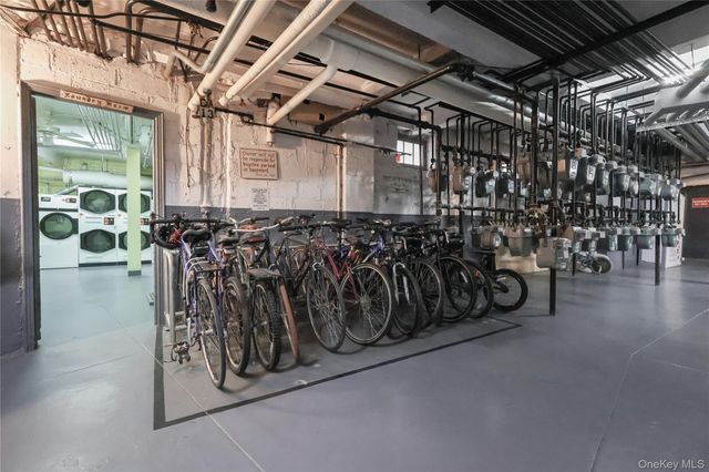 118-11 84th Avenue 301, Kew Gardens, NY 11415