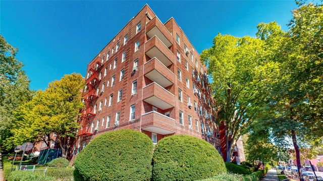 118-11 84th Avenue 301, Kew Gardens, NY 11415