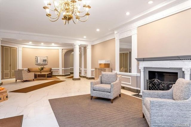 118-11 84th Avenue 301, Kew Gardens, NY 11415