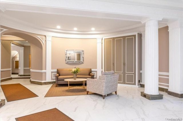 118-11 84th Avenue 301, Kew Gardens, NY 11415