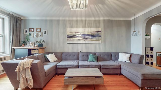 118-11 84th Avenue 301, Kew Gardens, NY 11415