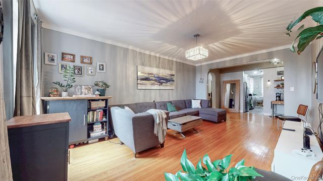 118-11 84th Avenue 301, Kew Gardens, NY 11415