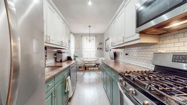 118-11 84th Avenue 301, Kew Gardens, NY 11415