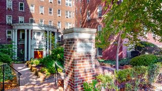 118-11 84th Avenue 301, Kew Gardens, NY 11415