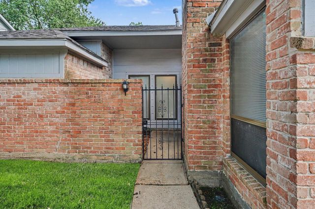 6210 Saint Anne Forest Drive, Houston, TX 77088