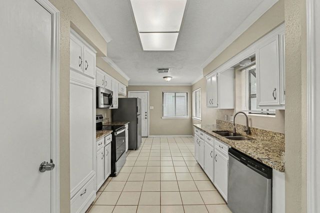 6210 Saint Anne Forest Drive, Houston, TX 77088
