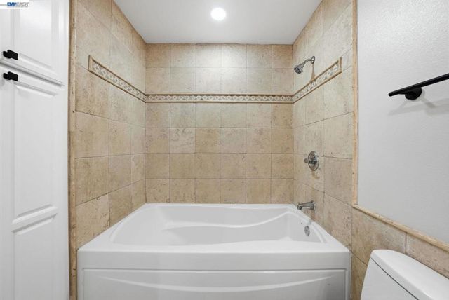 3370 3370 Gardella Plz, Livermore, CA 94551