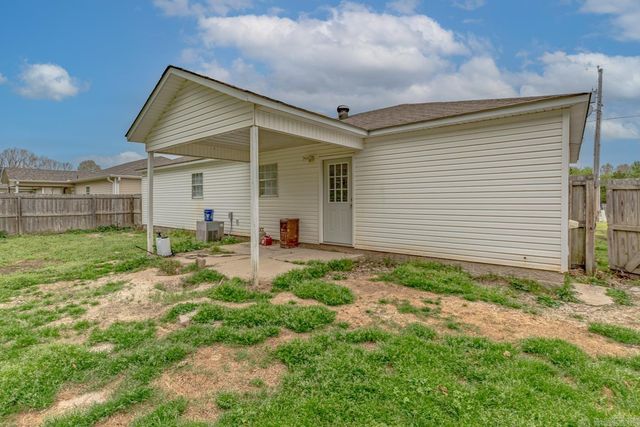 604 Meadow Ln, Paragould, AR 72450