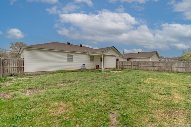 604 Meadow Ln, Paragould, AR 72450