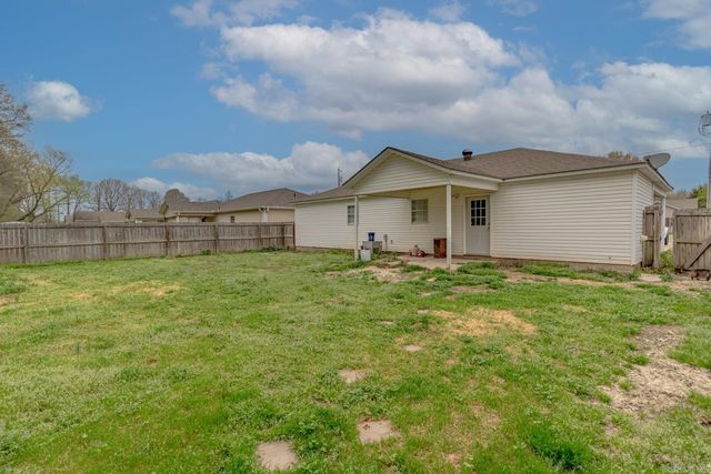 604 Meadow Ln, Paragould, AR 72450