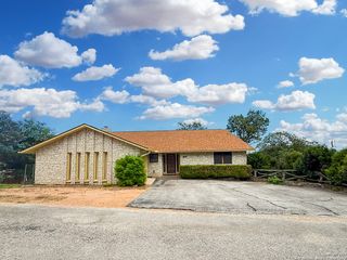 132 W Outer Drive, Canyon Lake, TX 78133