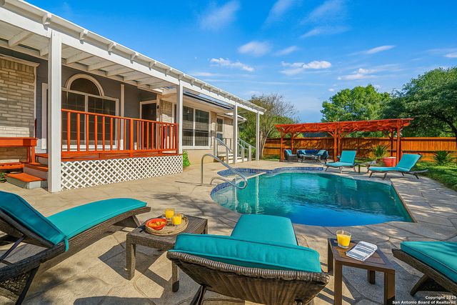 2034 Oak Crown, San Antonio, TX 78232