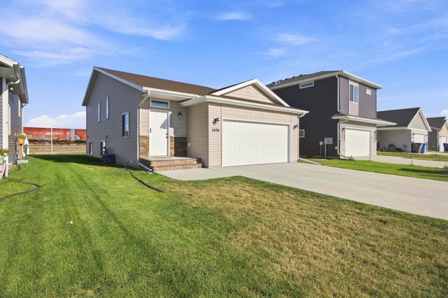 4434 19th Street S, Moorhead, MN 56560
